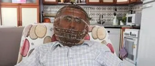 FOTO: Motivul incredibil pentru care un bărbat din Turcia poartă această cască
