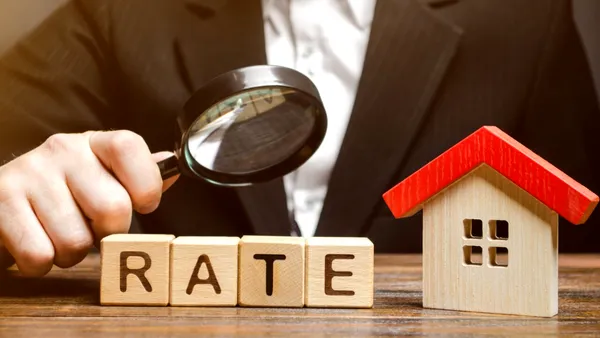 Ratele creditelor în lei scad, din aprilie 2026. Cu cât vor plăti mai puțin românii care au luat bani de la bănci