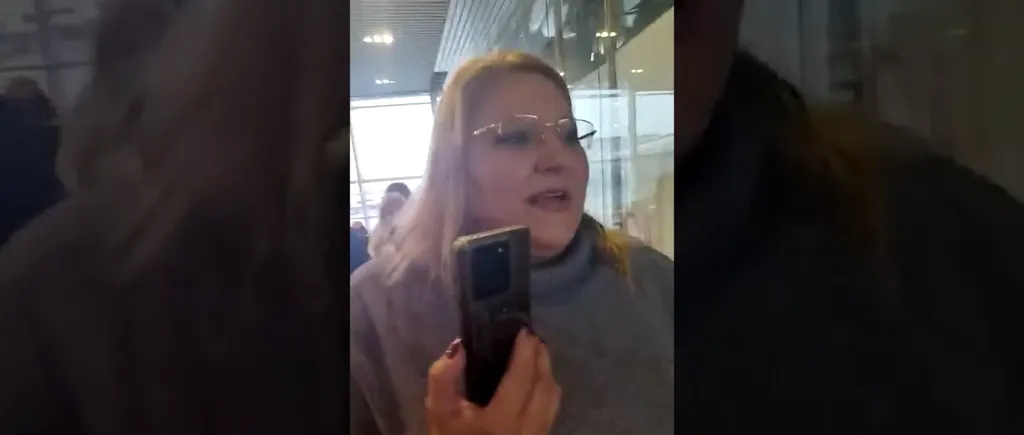 În prag de Crăciun, Diana ȘOȘOACĂ a cântat Hristos a înviat! pe Aeroportul OTOPENI/ Eurodeputata mergea la Bruxelles, alături de câțiva simpatizanți