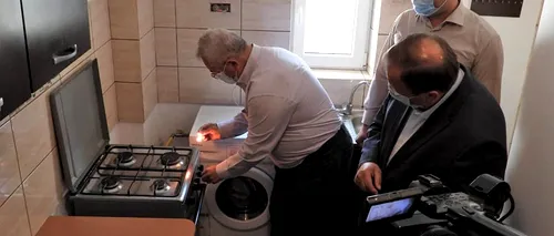 Ziua inaugurărilor. Primarul din Suceava a aprins aragazul unei locuințe racordate la o nouă rețea de gaz metan