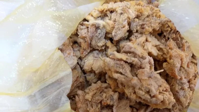 Un fast food din centrul Timișoarei a fost închis după ce inspectorii au găsit carne și ouă expirate, unele de câteva luni - FOTO