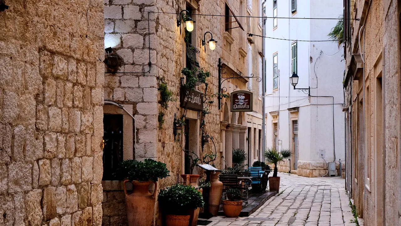 Cât te COSTĂ un burger sau o înghețată în Croația. Turiștii au rămas cu un gust amar