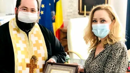 Elena Lasconi a scos „duhurile rele” din Primărie! Internauții au „taxat-o” imediat: „Doamna Firea, nu v-am recunoscut!” - FOTO