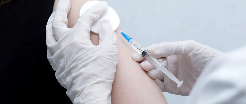 Românii s-ar putea vaccina antigripal în farmacii chiar din acest an. Anunțului ministrului Sănătății