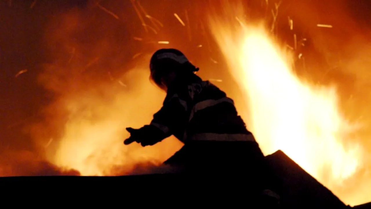 Incendiu în Jilava. Un pompier a murit