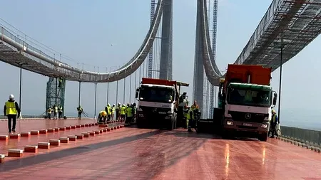 Podul de la Brăila are deja PROBLEME, deși nu a fost încă inaugurat. Au apărut primele crăpături în asfalt