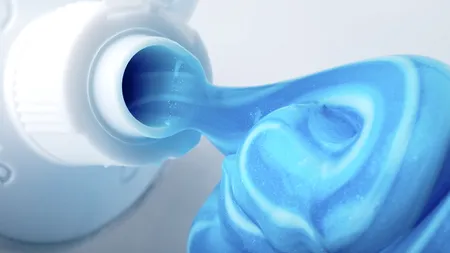 Trucul care te ajută să ai o baie mereu PARFUMATĂ / Ai nevoie doar de un tub de pastă de dinți