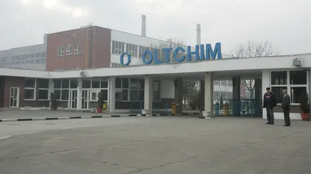 Aproape 200 de angajați ai combinatului Oltchim din Râmnicu Vâlcea continuă protestele
