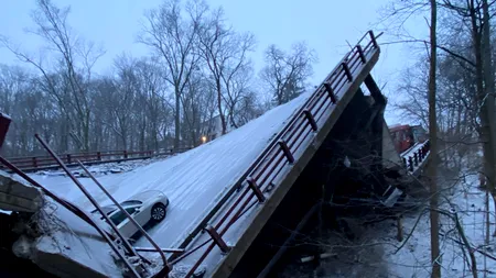 Un pod din Pittsburgh s-a prăbușit cu tot cu mașini, chiar înainte ca Joe Biden să ajungă în oraș pentru a vorbi despre infrastructură