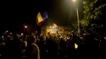 A doua noapte de proteste în fața Arestului Central, unde este închis Călin Georgescu