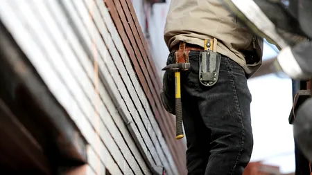 A FURAT uneltele cu care muncea în Franța ca să-și deschidă o afacere identică în România