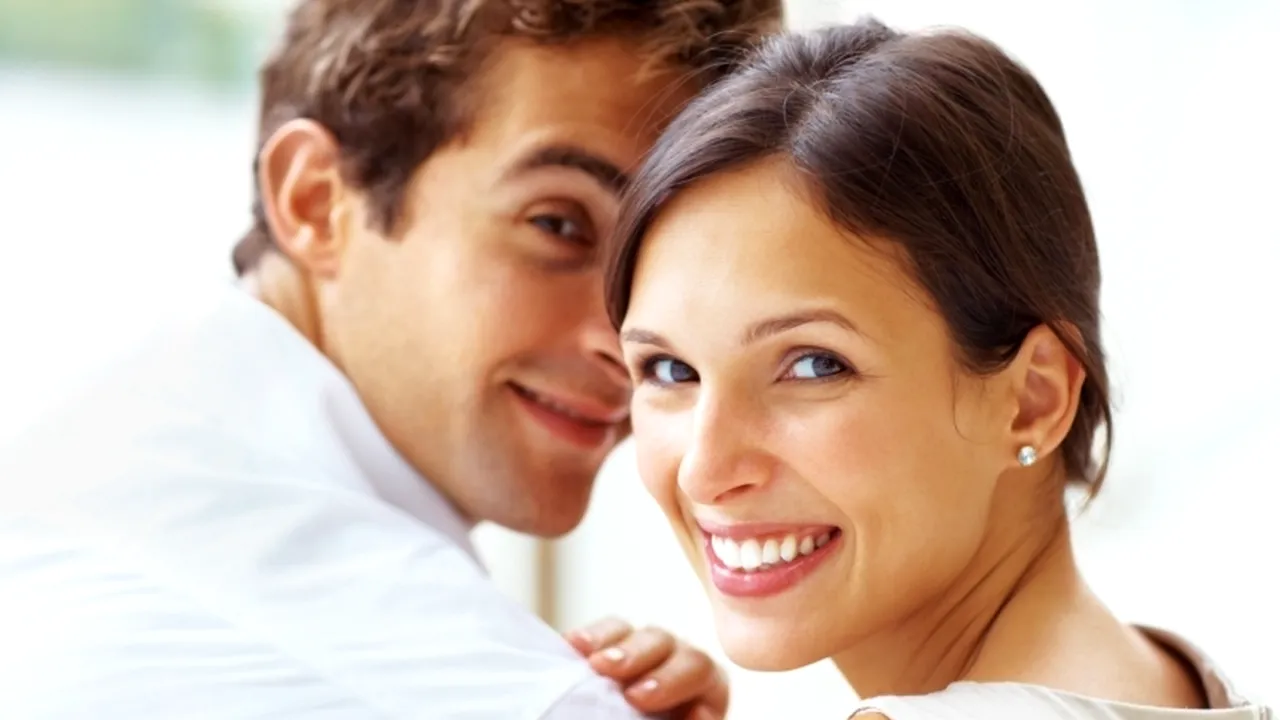 STUDIU. Bărbații frumoși sunt considerați mai amuzanți