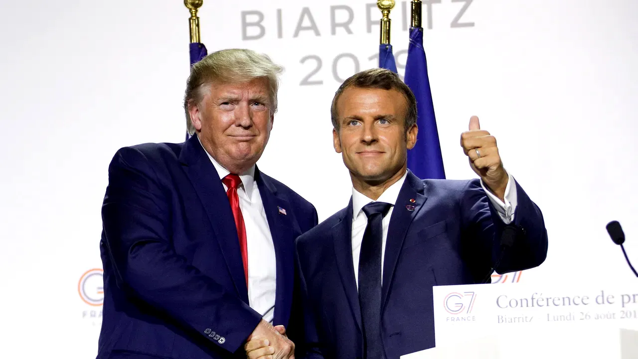 Trump, mai popular decât Macron chiar la francez acasă. Presa din Franța l-a menționat pe președintele american de mai multe ori. Ce loc ocupă Putin