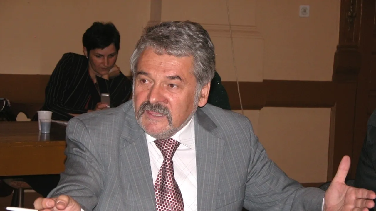 Președintele CJ Hunedoara, Mircea Moloț, a fost reținut de procurorii DNA într-un dosar în care este suspectat de trafic de influență și luare de mită