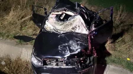 GALERIE FOTO: Un tânăr de 18 ani a scăpat în mod miraculos cu viață, după ce s-a răsturnat cu mașina în apropiere de „Zidul Morții”