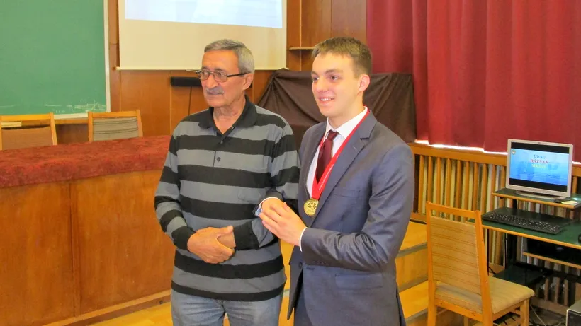 Un român medaliat cu aur la una dintre cele mai dificile competiții de fizică din lume pleacă din țară. Ce planuri are elevul din Constanța