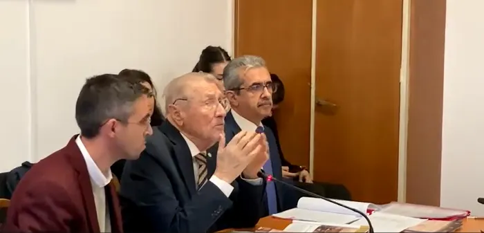 Apariție surpriză în Parlament. Ce l-a adus pe fostul președinte Emil Constantinescu la Senat