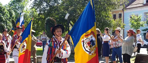 Eveniment inedit în România: Paradă cu 24 de steaguri istorice - GALERIE FOTO