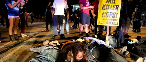GALERIE FOTO. Ferguson fierbe. „Închisoare pentru polițiștii ucigași!
