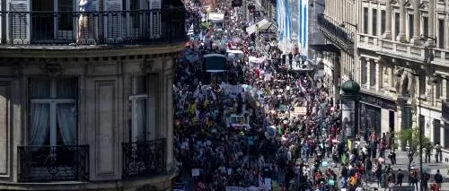 Proteste masive la Paris: Peste 40.000 de oameni, nemulțumiți de Macron, după un singur an de mandat