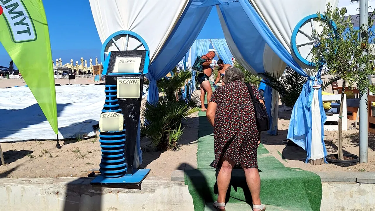 Cu ce PREȚ a ajuns să se închirieze un singur șezlong, în Eforie Nord, acum, în plin sezon estival