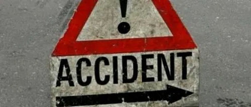 Un mort și cinci răniți după ce un microbuz a fost lovit de un camion în județul Suceava