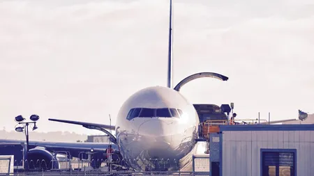 Incident pe Aeroportul Otopeni. O pistă a fost închisă din cauza unei șurubelnițe