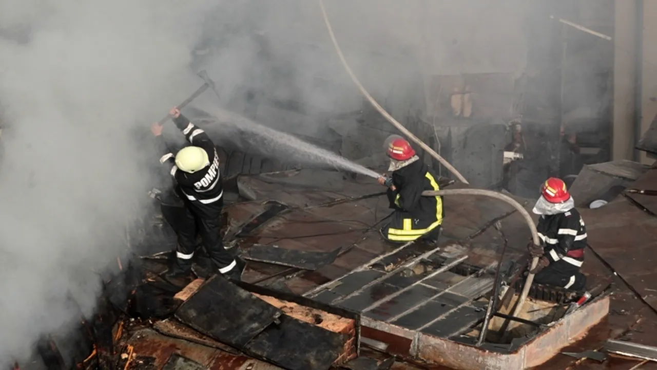 Incendiu puternic la un centru de copii din Onești