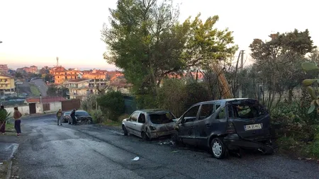 Mai multe mașini cu numere de înmatriculare românești au fost incendiate la periferia de est a Romei. 