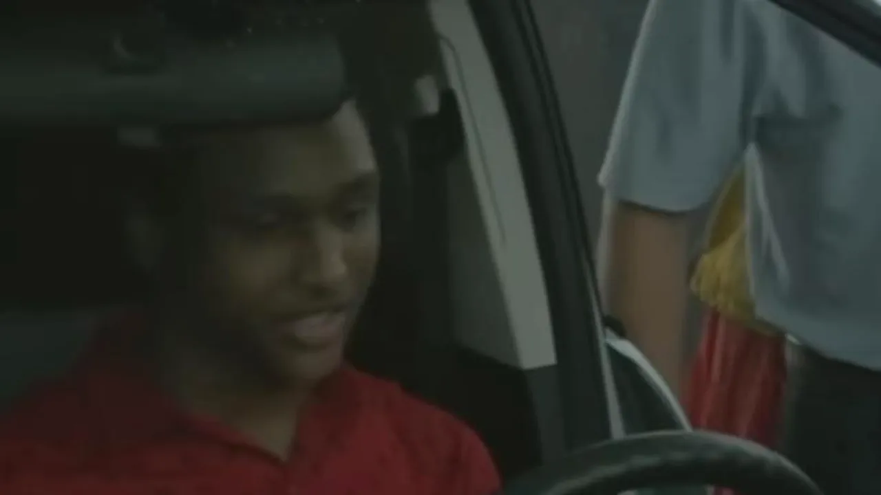 Un student a primit O MAȘINĂ de la șeful său, după ce a mers ZECI de kilometri în toiul nopții pentru a ajunge la muncă