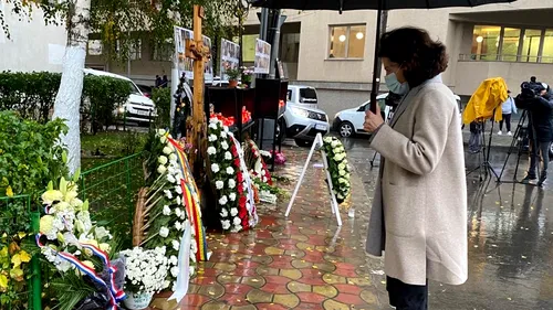 Ambasadorul Franţei în România, Laurence Auer, omagiu adus victimelor tragediei de la clubul Colectiv
