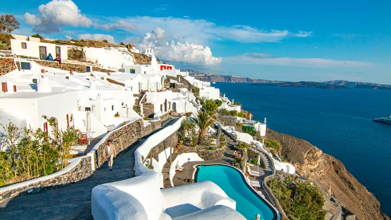 Una dintre cele mai populare destinații turistice pentru români impune noi restricții din cauza numărului mare de cazuri de COVID-19