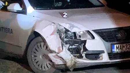 Un contrabandist de țigări a lovit o mașină a Poliției de Frontieră și un agent, în Timiș