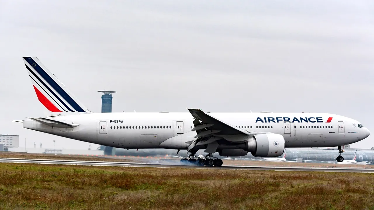 VIDEO | Panică la bordul unui Boeing al Air France. Avionul nu a mai răspuns comenzilor piloților, pe măsură ce se apropia de aterizare