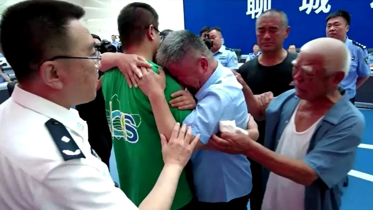 Un tată din China și-a găsit fiul răpit după ce l-a căutat 24 de ani. Dispariția a inspirat un film în 2015