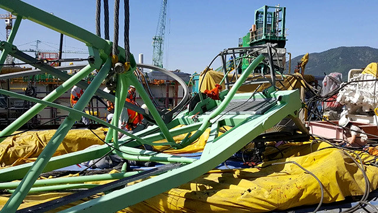 Tragedie pe un șantier naval din Coreea: O macara s-a prăbușit și a omorât cel puțin cinci oameni