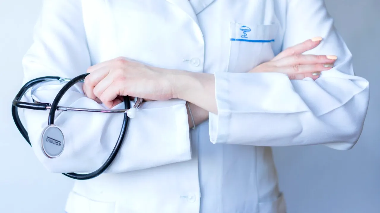 Angajații din Sănătate, chemați să decidă dacă acceptă noua Lege a salarizării