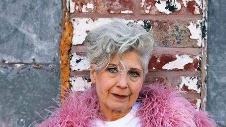 Moda nu are vârstă. Seniorii care dau lecții de stil