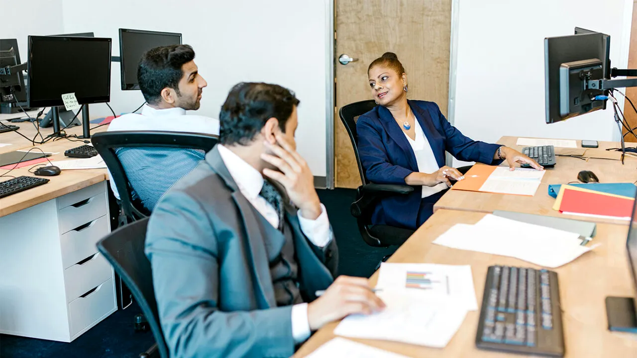 Săptămână de lucru cu doar 4 zile, din 2025. Peste 1.000.000 de români s-ar putea bucura de noua lege