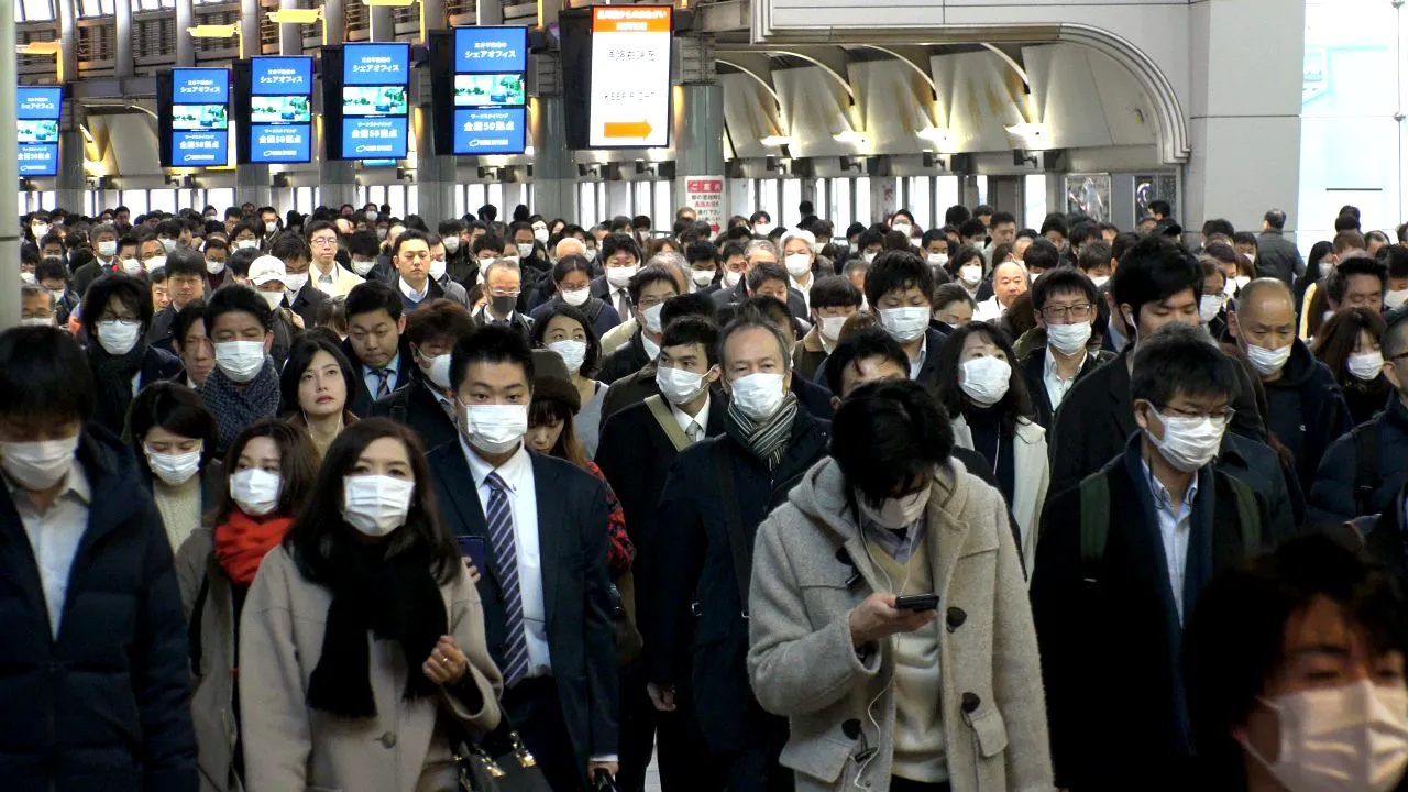 O variantă nouă a coronavirusului se răspândește în Japonia. Noua tulpină ar fi rezistentă la vaccinuri