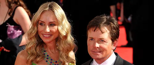 Michael J. Fox descoperă umorul din provocarea de a trăi cu maladia Parkinson, într-un serial tv