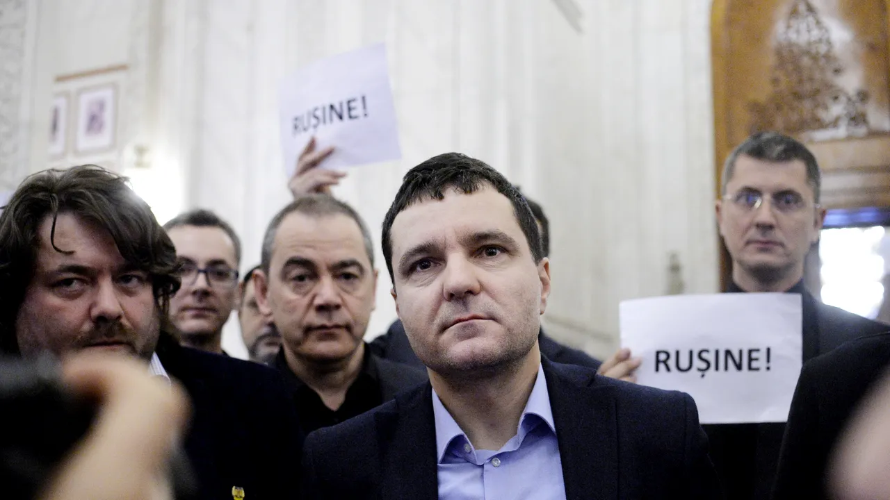 Noul președinte al USR, contestat de oamenii lui Nicușor Dan. Scrisoarea celor 15 parlamentari și lideri de filiale