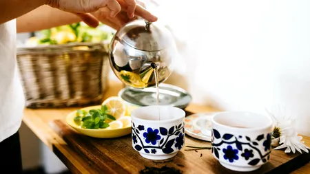 Ceaiul pe care trebuie să-l consumi neapărat dacă ai peste 40 de ani. Se bea seara, înainte de culcare, și are o mulțime de BENEFICII