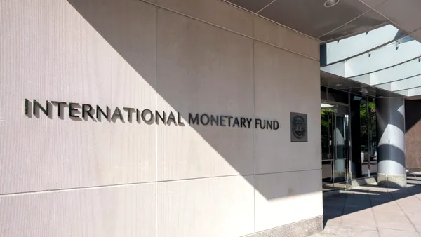 Avertisment din partea FMI: Impunerea de către SUA de noi taxe vamale menține incertitudinea privind comerțul mondial la cote ridicate