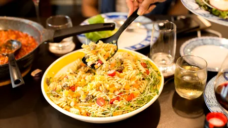 Rețeta care le-a adus oamenilor de știință un premiu Ig Nobel. Cum se prepară pastele ”cacio e pepe”, de fapt