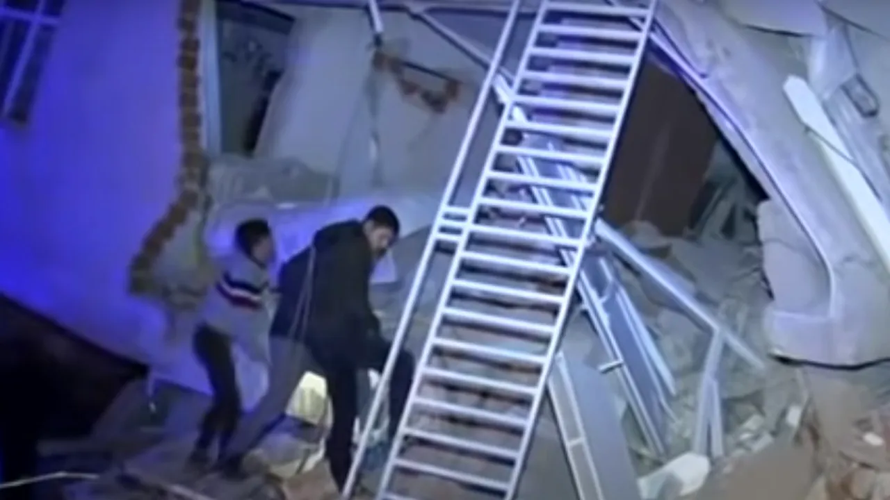 Cutremurul de 6,8 grade din Turcia | Cel puțin 19 morți și sute de răniți / Iohannis: Vă asigur de susținerea mea și a poporului român / Arafat: România e pregătită de intervenție, dacă Turcia îi va cere ajutorul - VIDEO