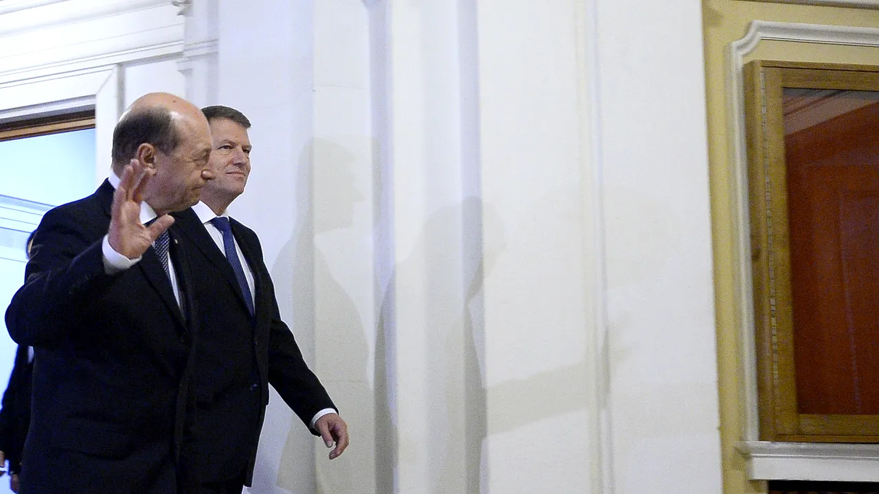 Băsescu îl provoacă pe Iohannis: Jucați Domnule Președinte! Cred că merită