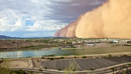 Un nor uriaș de praf a acoperit orașul american Phoenix. GALERIE FOTO