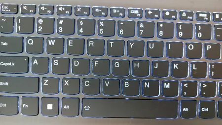 Nici nu te-ai gândi! De ce sunt literele așezate în această ordine pe tastatură