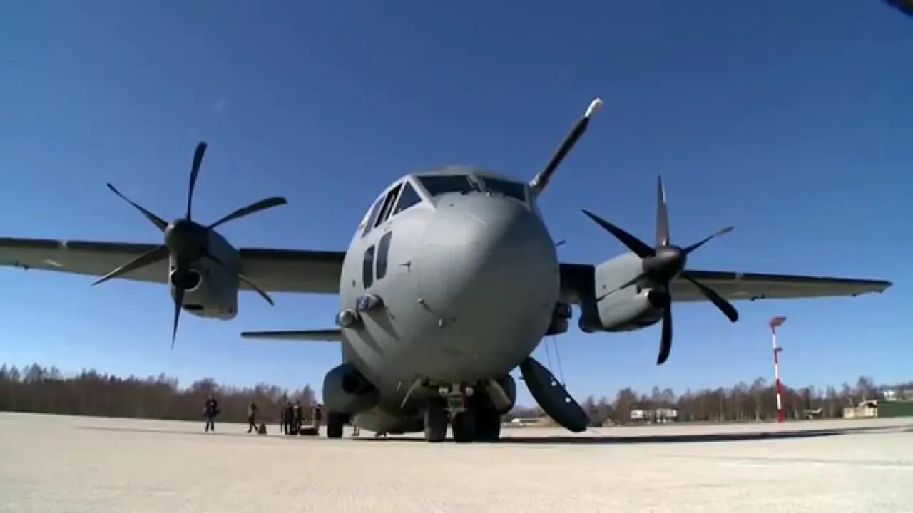 ACHIZIȚIE. O aeronavă militară a adus 100 de mii de măști de protecție din Turcia, joi seara